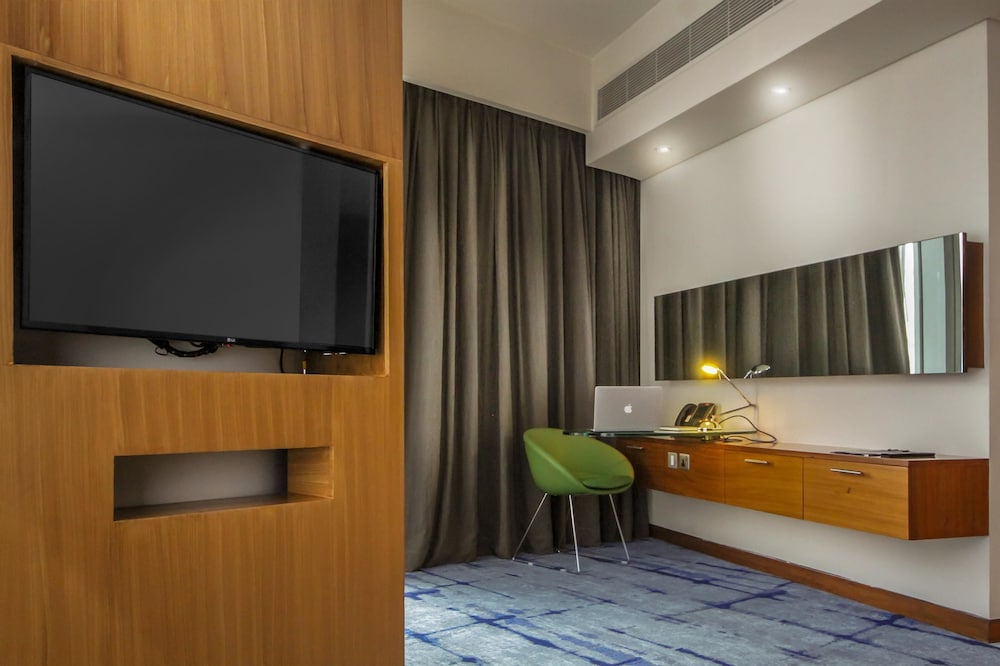 Media One Hotel Dubai, WorldHotels Crafted 48/97
