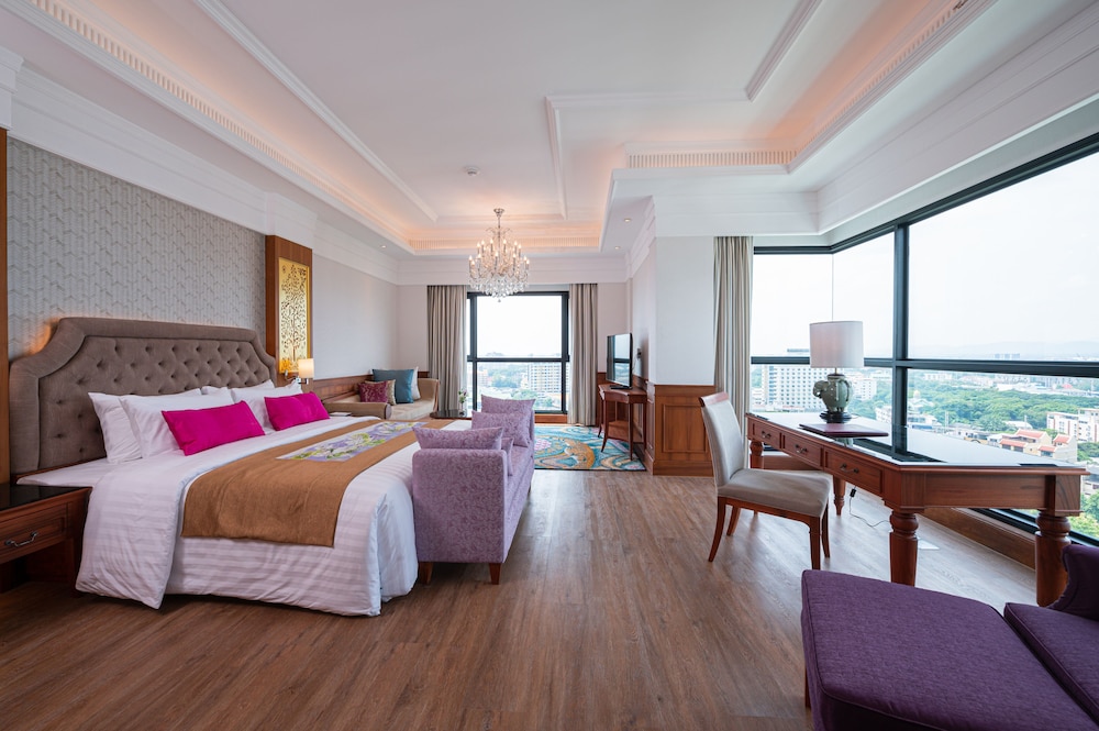 ROYAL, PREMIER, SUITE