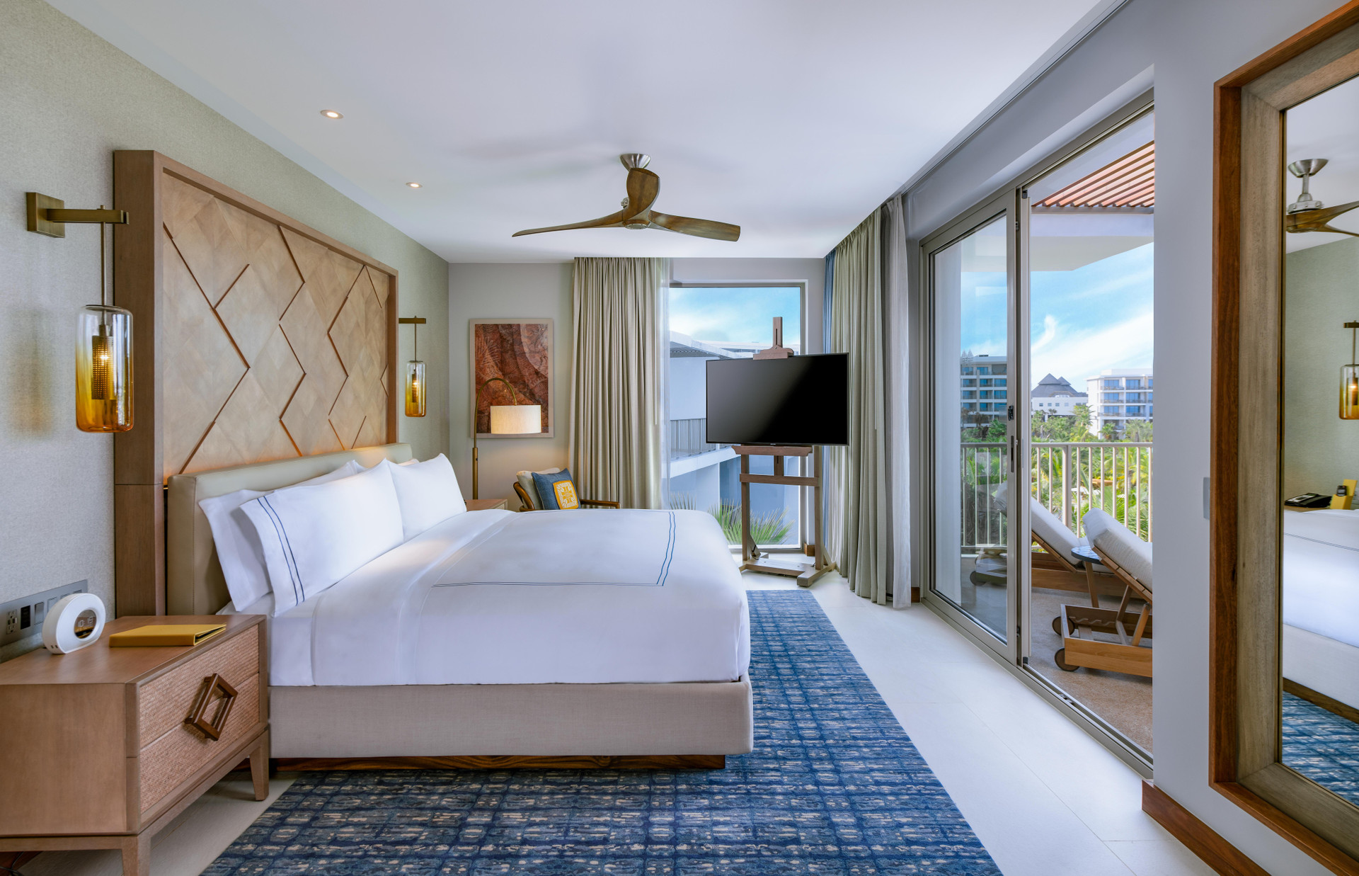 Suite, Sea View