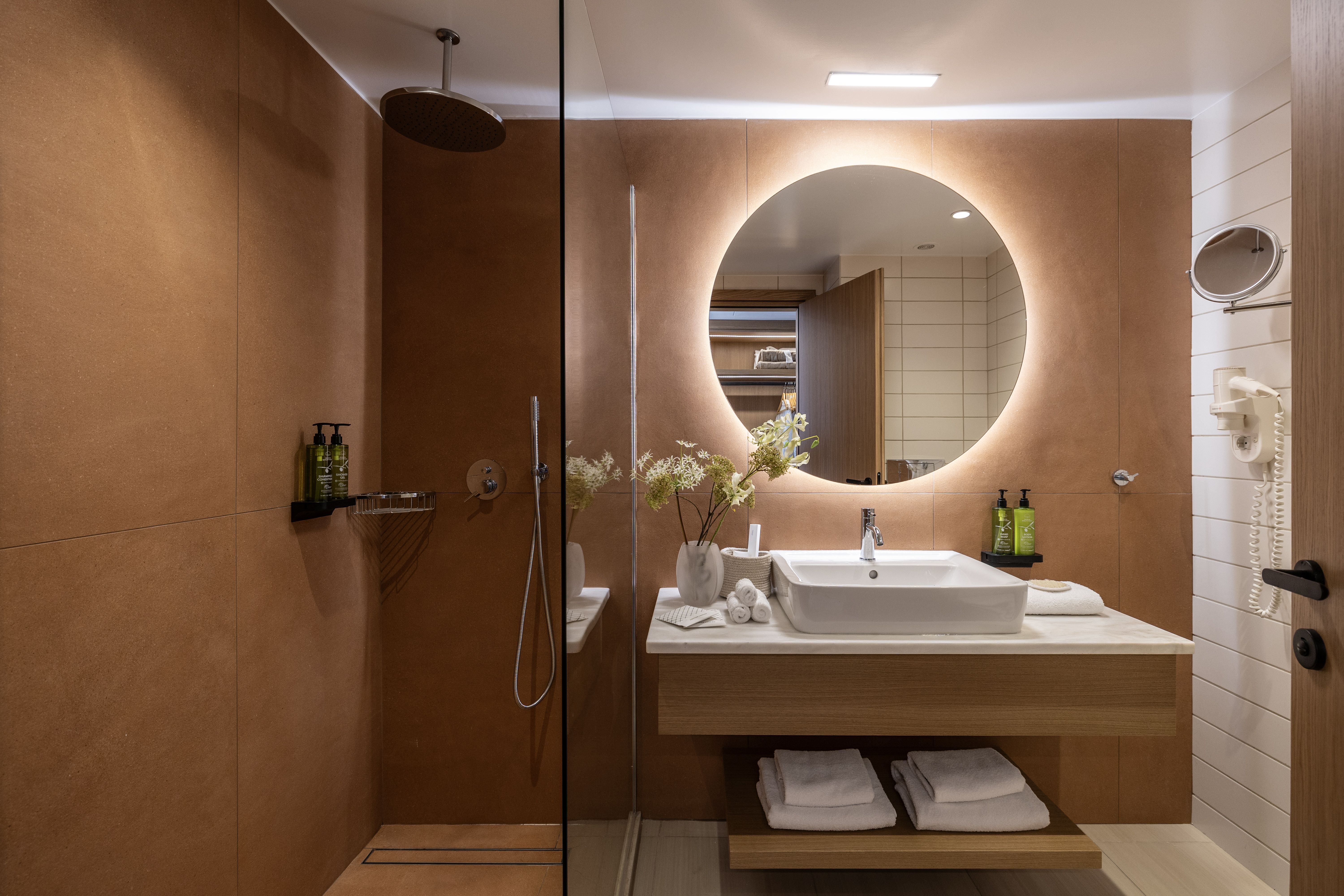 Albatros Spa and Resort Hotel 55/56