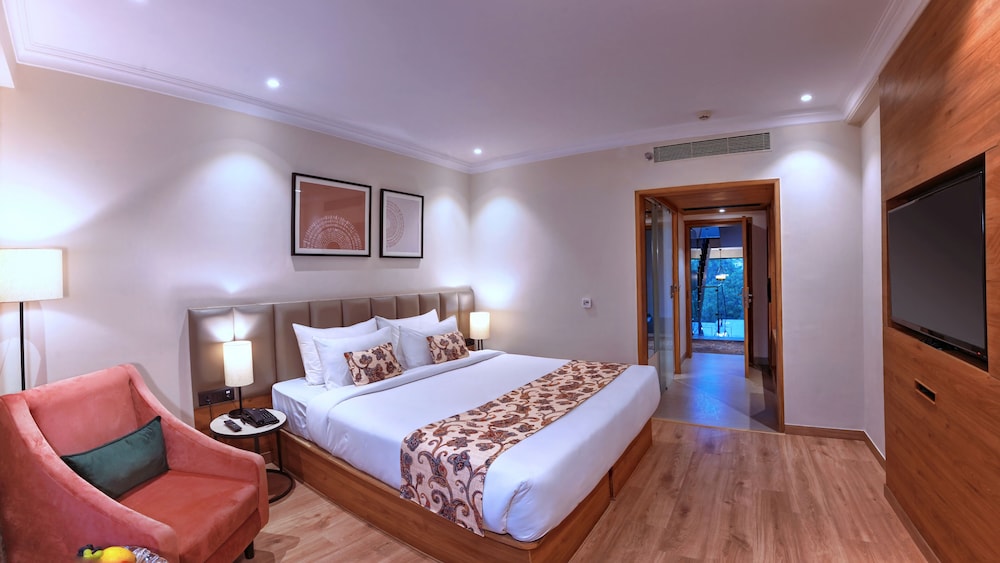 Royale Sarovar Portico Agra 32/65