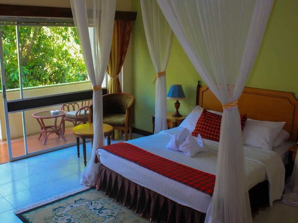 The Equator Hotel 15/60