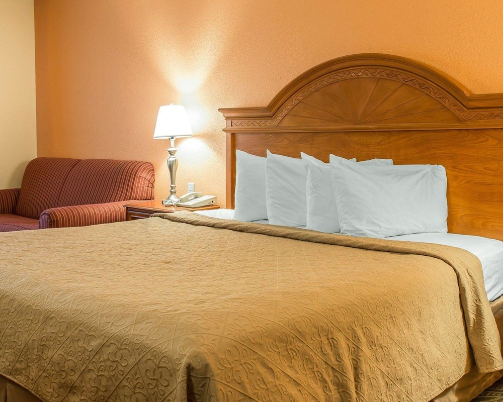 Quality Inn Gaylord MI 13/40