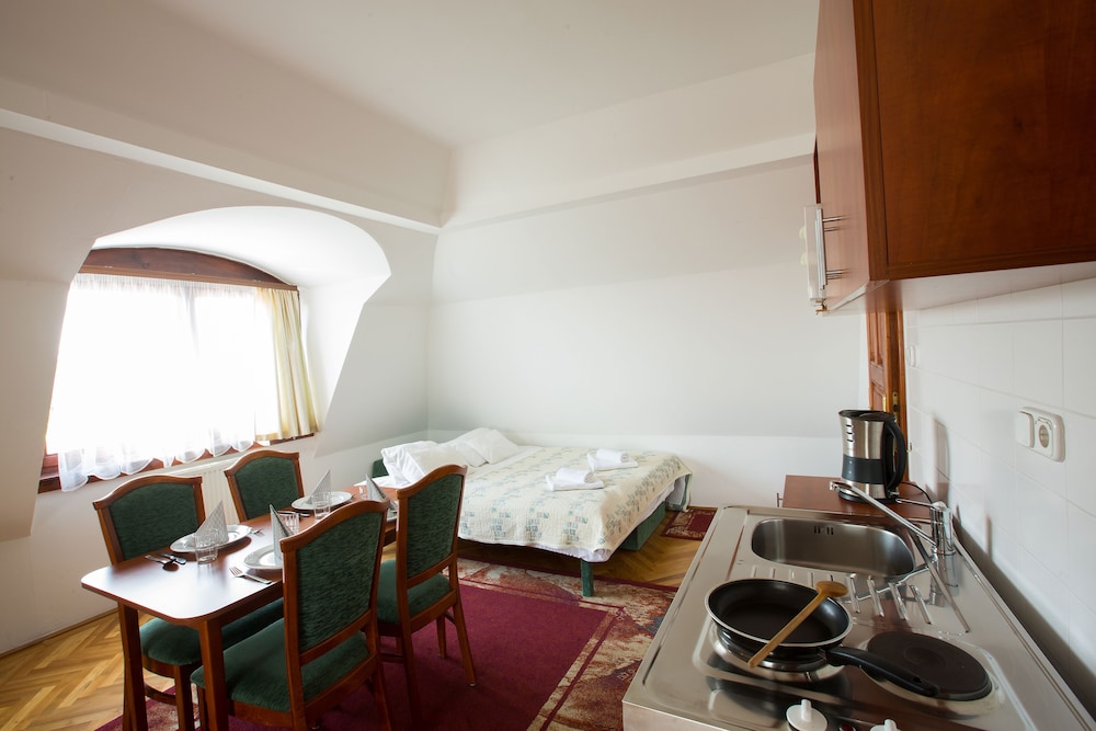 Helios Hotel Pension 55/73