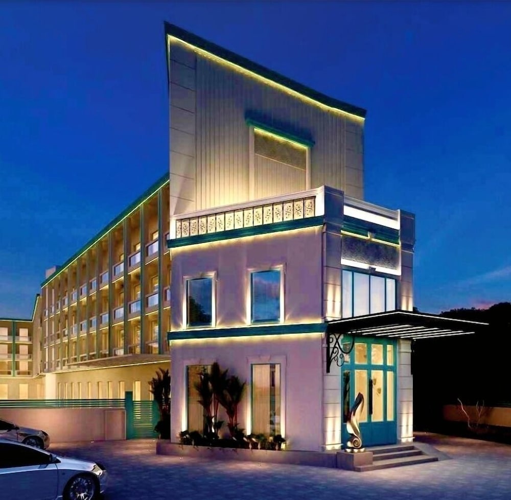 Ramada by Wyndham Goa Arpora 10/50