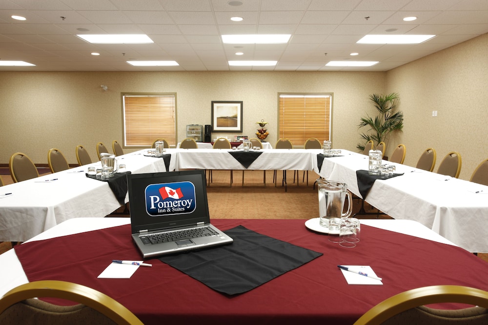 Pomeroy Inn & Suites 28/31