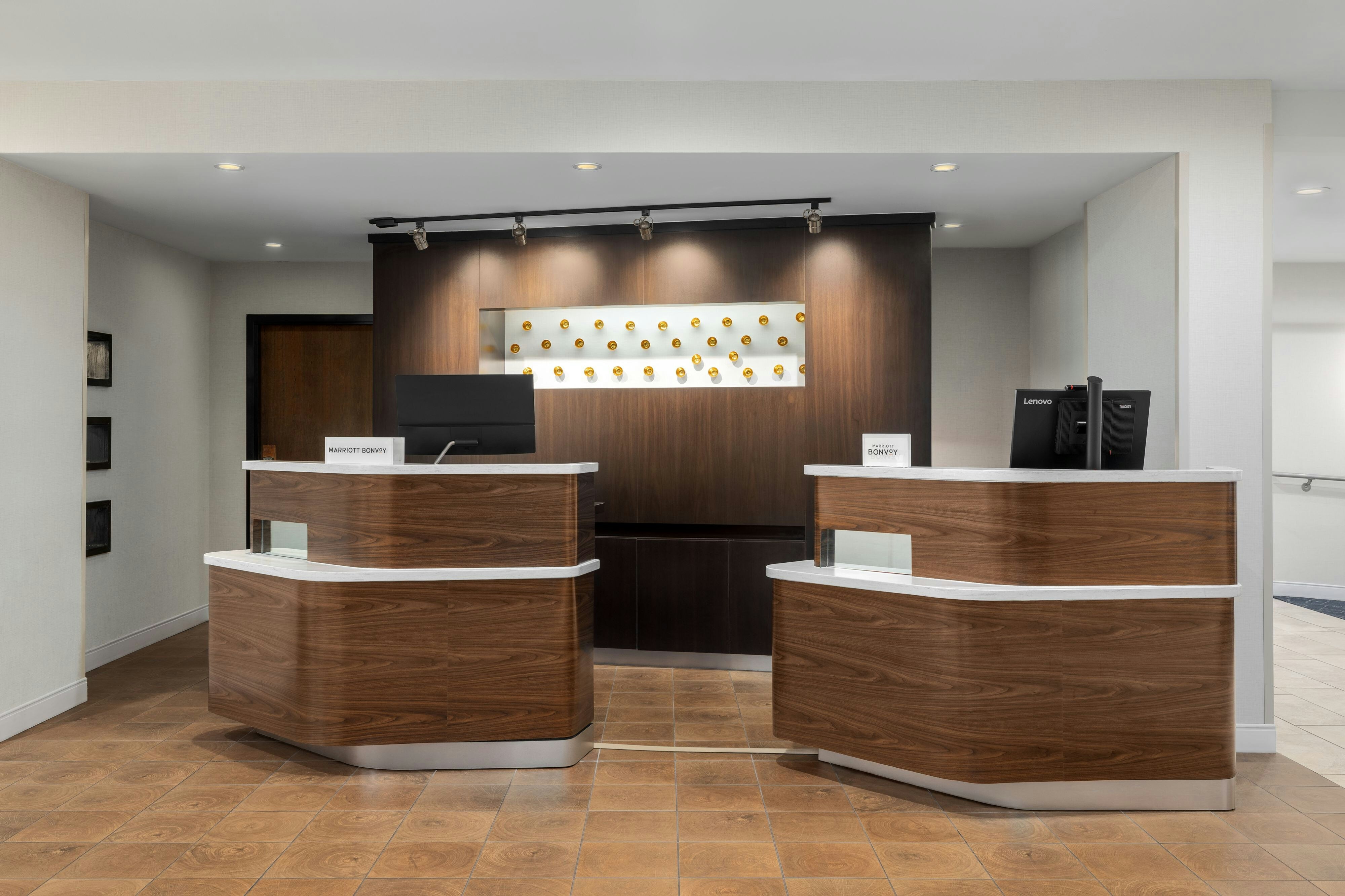 Lobby at Courtyard Dallas-Fort Worth/Bedford, BEDFORD - TX