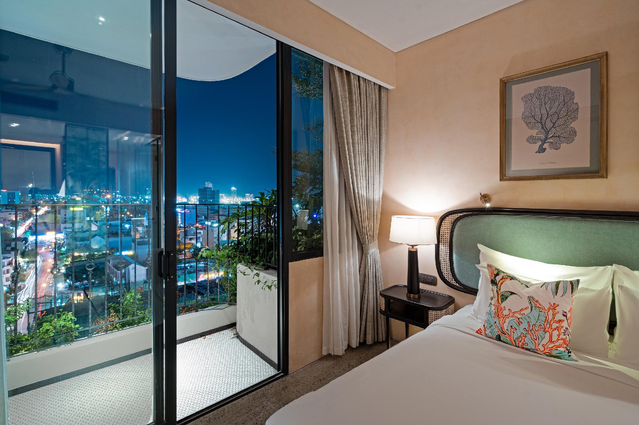 Superior, Double Bed, City View