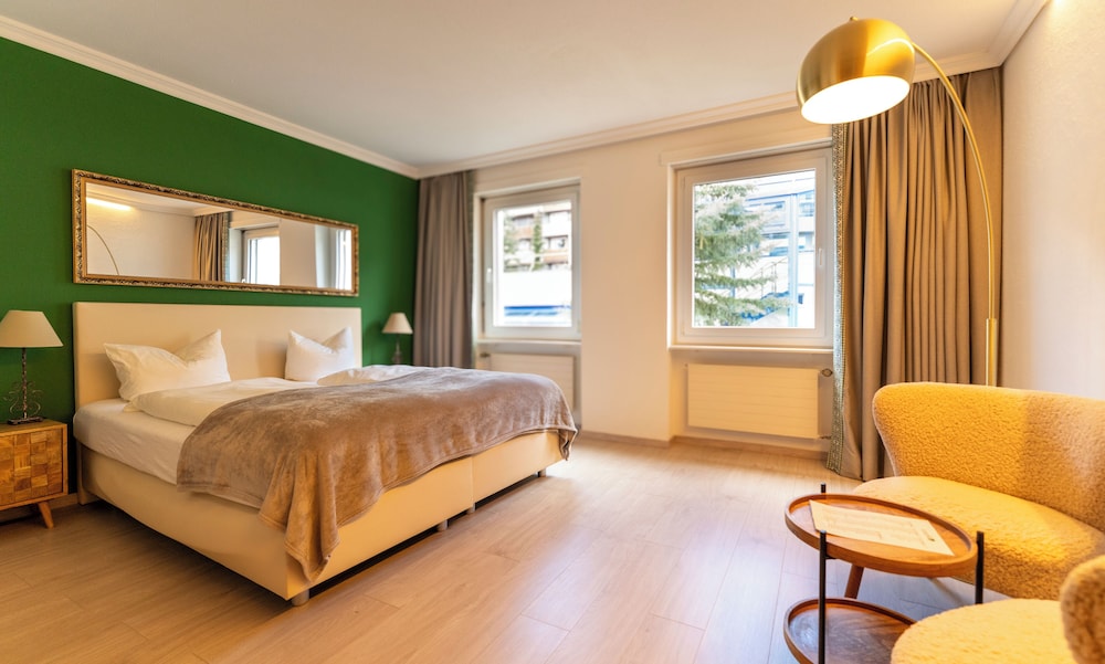 Standard, Twin Beds, East or North Wing