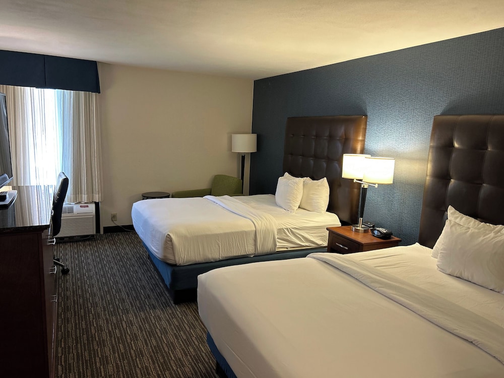 Heritage Inn & Suites St. Louis/Fenton, Trademark by Wyndham 16/60