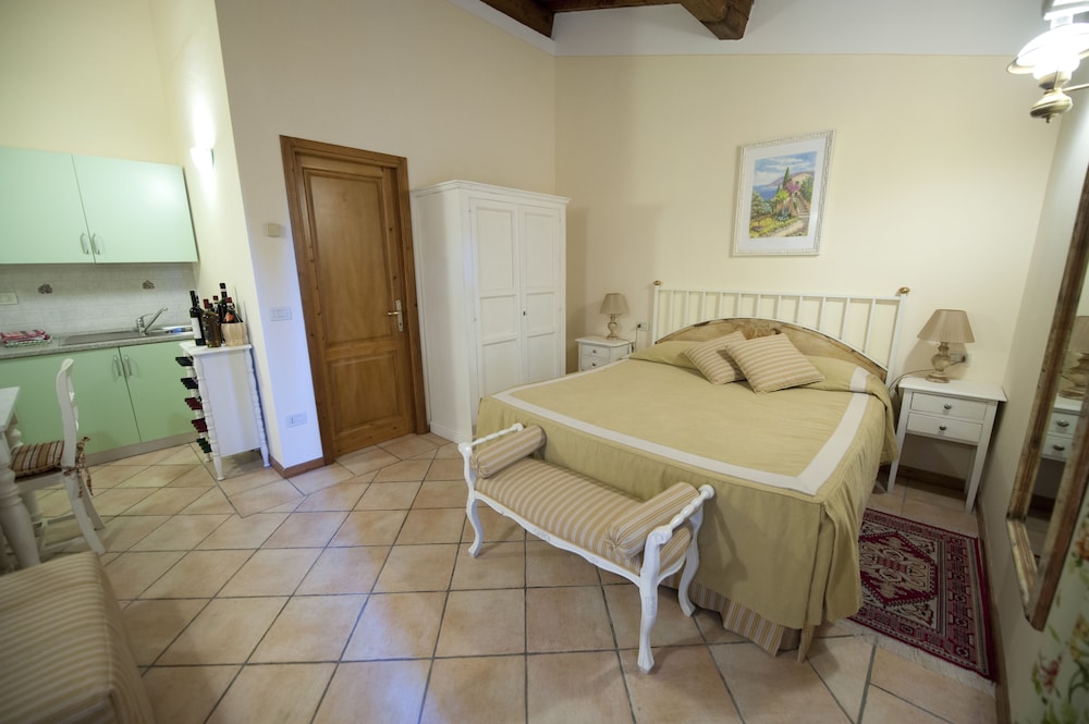 Agriturismo Vecchio Borgo Di Inalbi 28/50