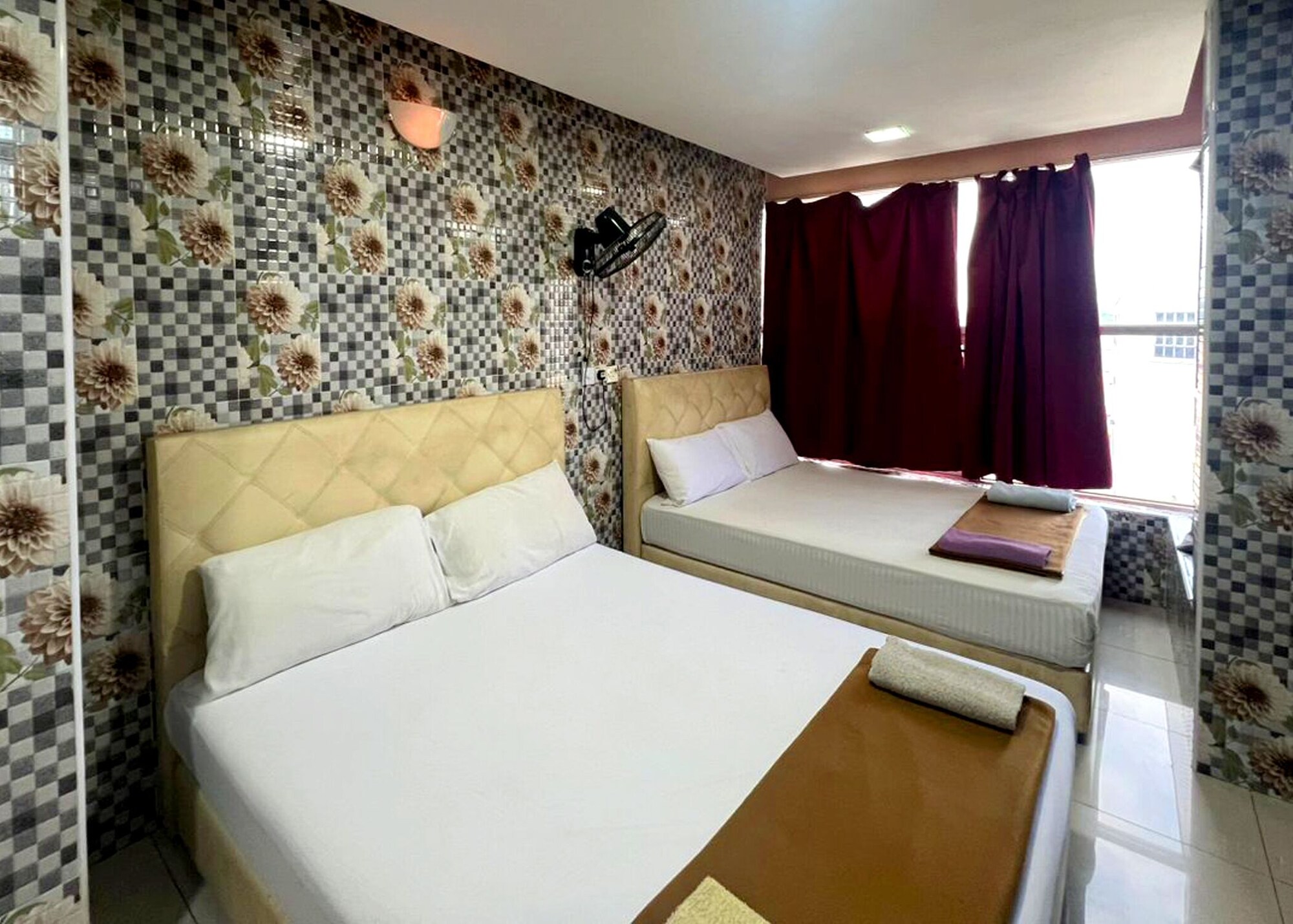 ROOM, QUADRUPLE