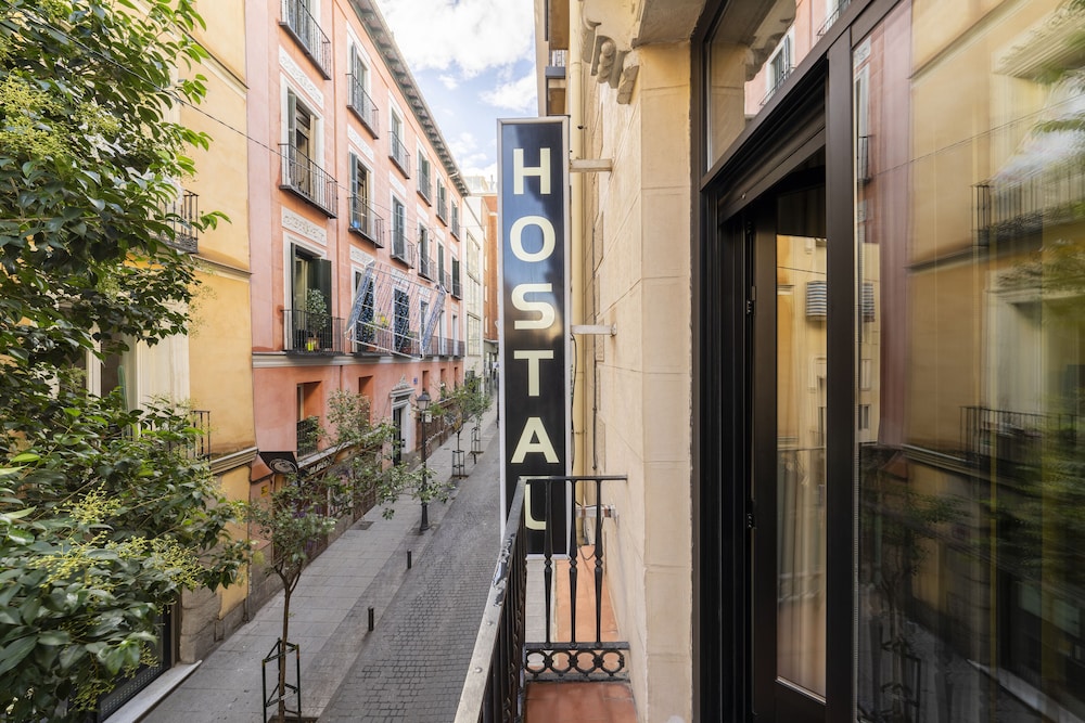 Hostal Ballesta 61/69