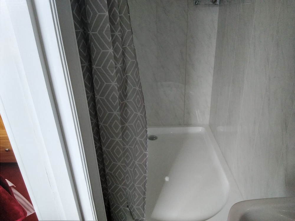 Whiteways Hotel 18/34
