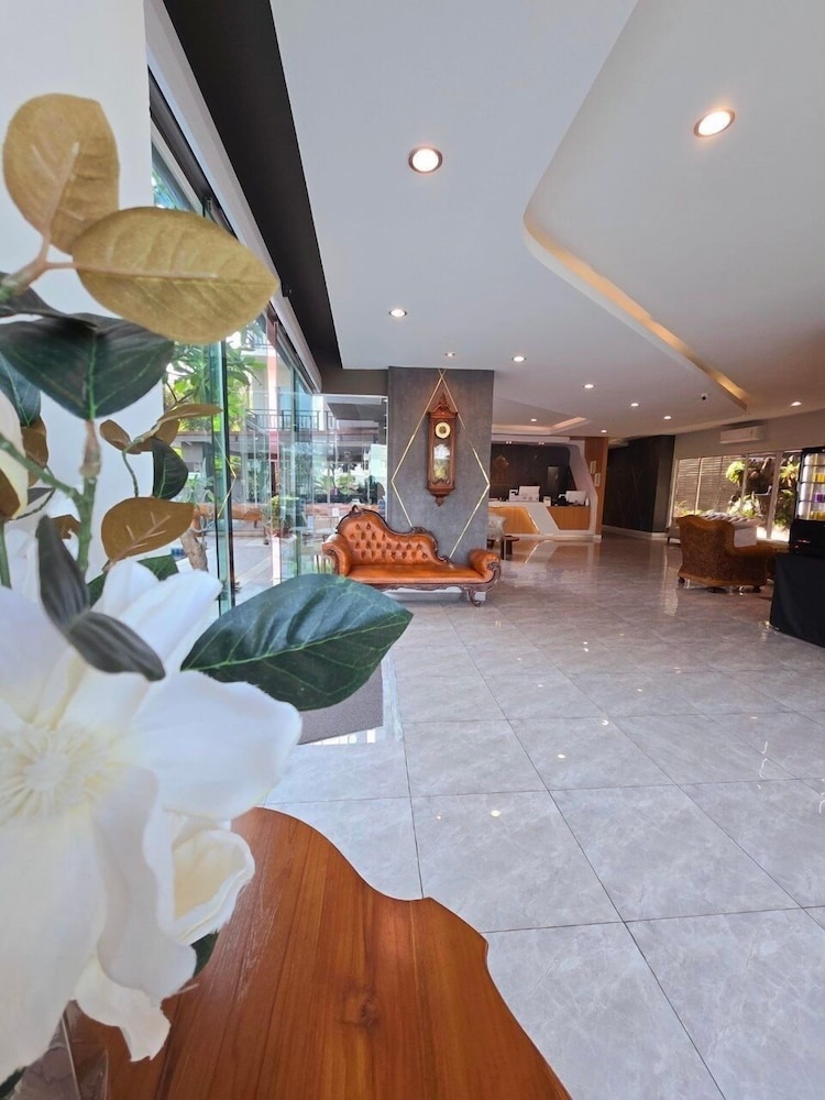 LHC Hotel and Resort 53/75