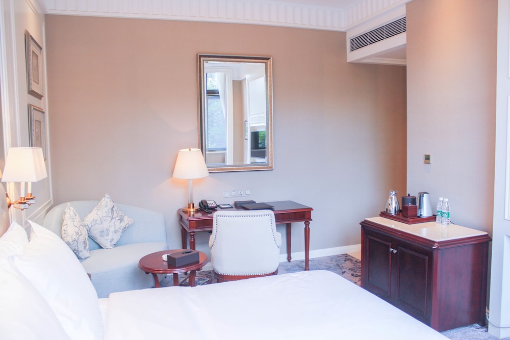 The Carp Islet Resort 20/70