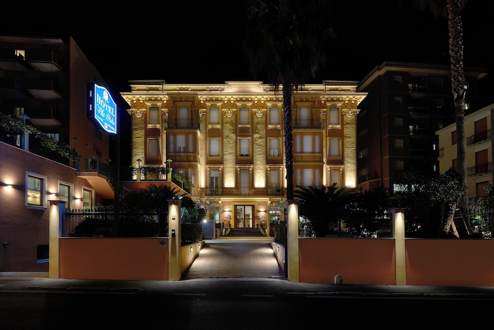 Hotel Careni Villa Italia 34/62