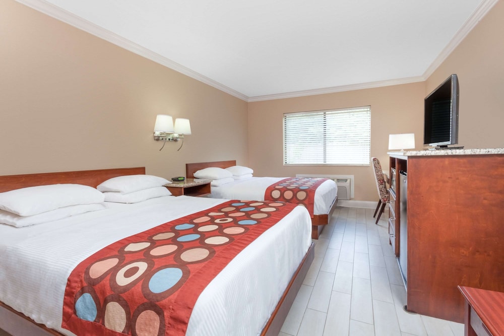 Super 8 By Wyndham Owensboro 9/28
