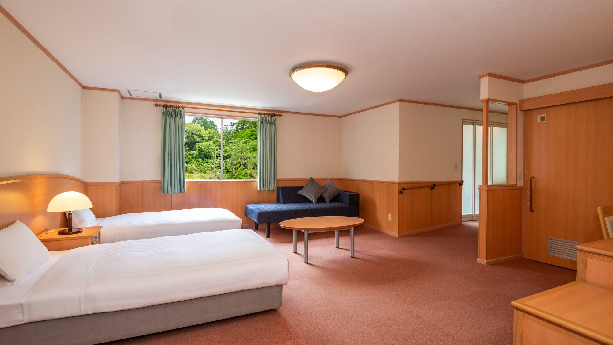 Universal, Twin Beds
