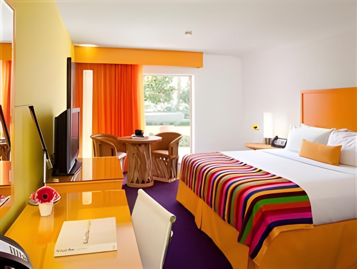 Room, King Bed, Pool Side, Patio, Accessible