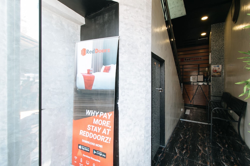 RedDoorz near Quiapo Church Manila 14/21