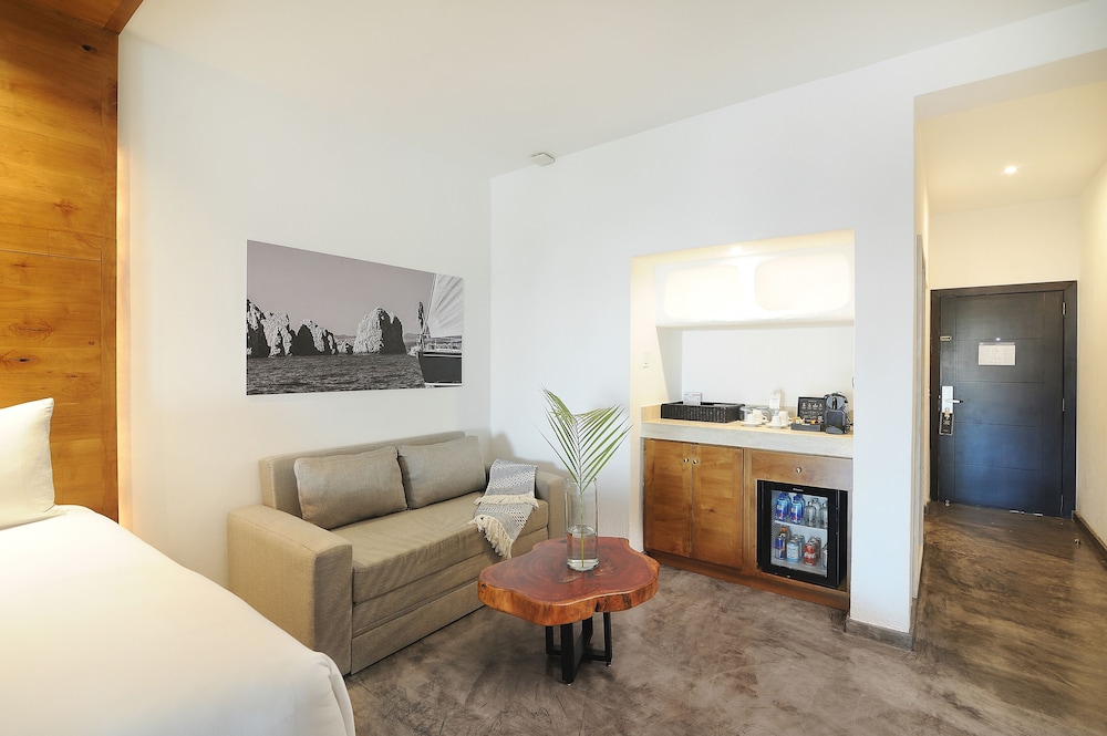 Bahia Hotel and Beach House 53/76