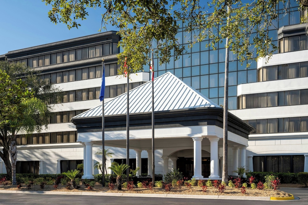 Delta Hotels by Marriott Jacksonville Deerwood 2/52
