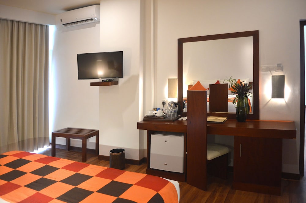 Mount Blue Kandy Hotel And Spa 50/63