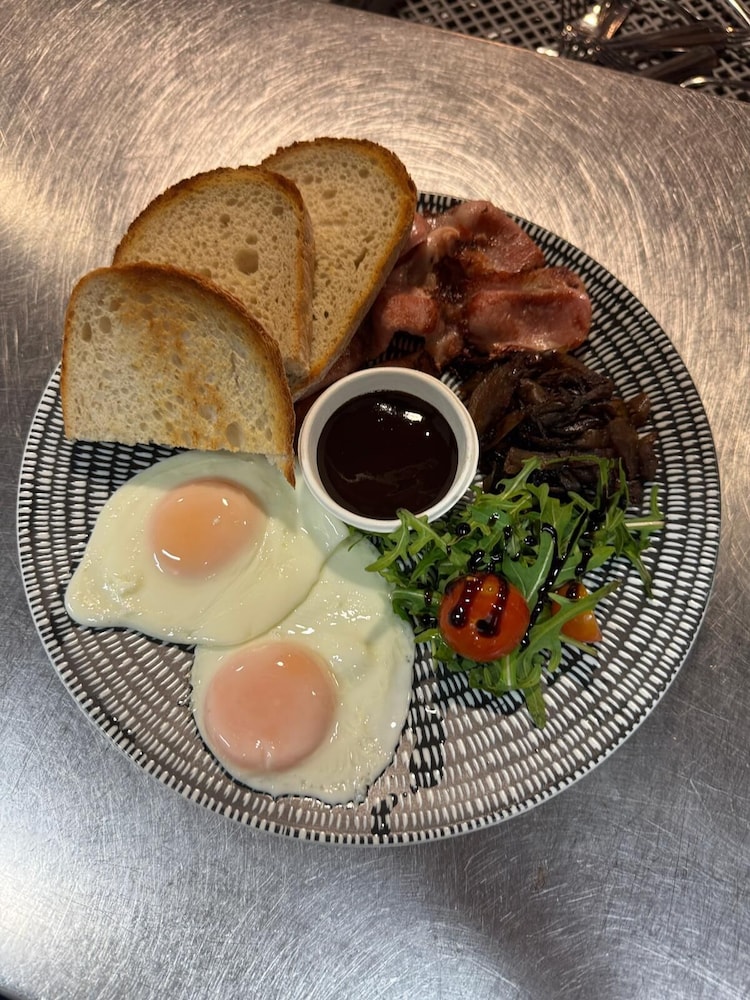 SPINIFEX HOTEL 14/39