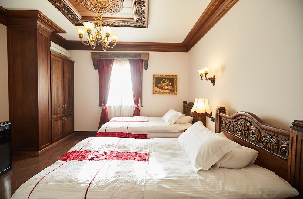 Room at Brilant Antik, TIRANA