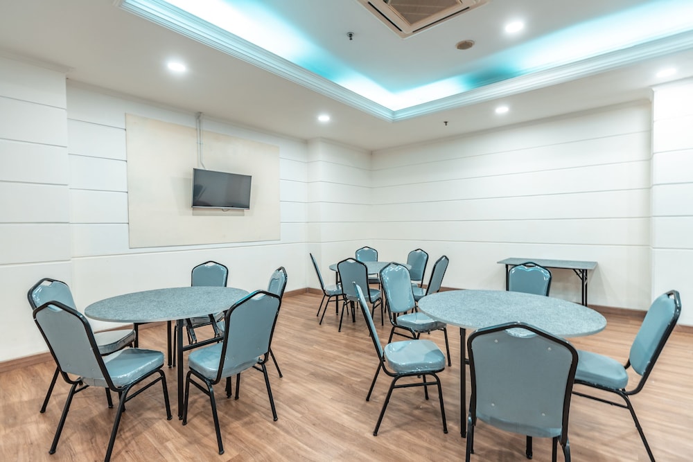 OYO Townhouse 2 Hotel Gunung Sahari 61/67