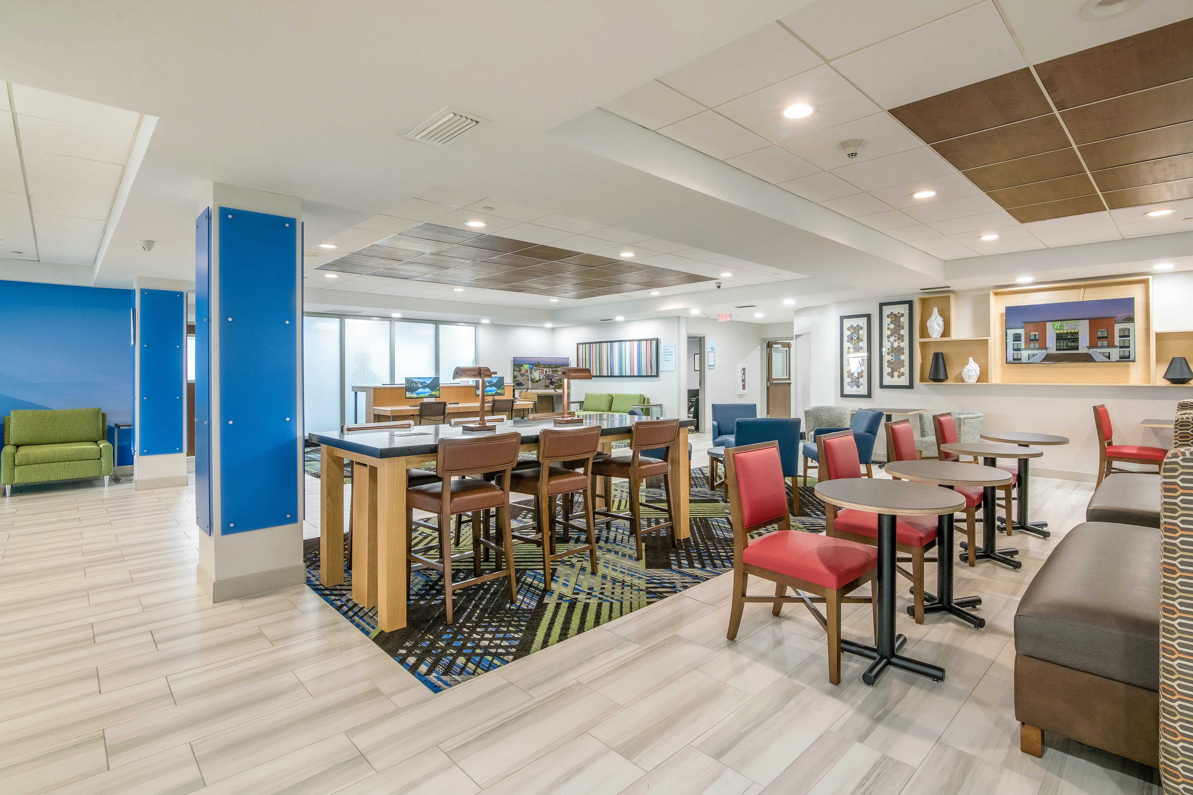 Holiday Inn Express and Suites Longview North 44/58