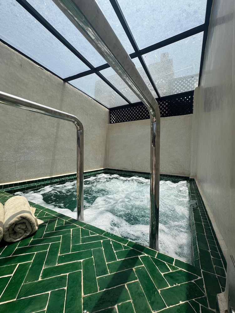 Riad L Etoile D Orient 38/75