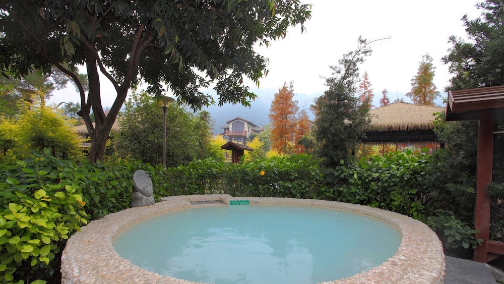 Country Garden Holiday Hot Spring Hotel 35/50