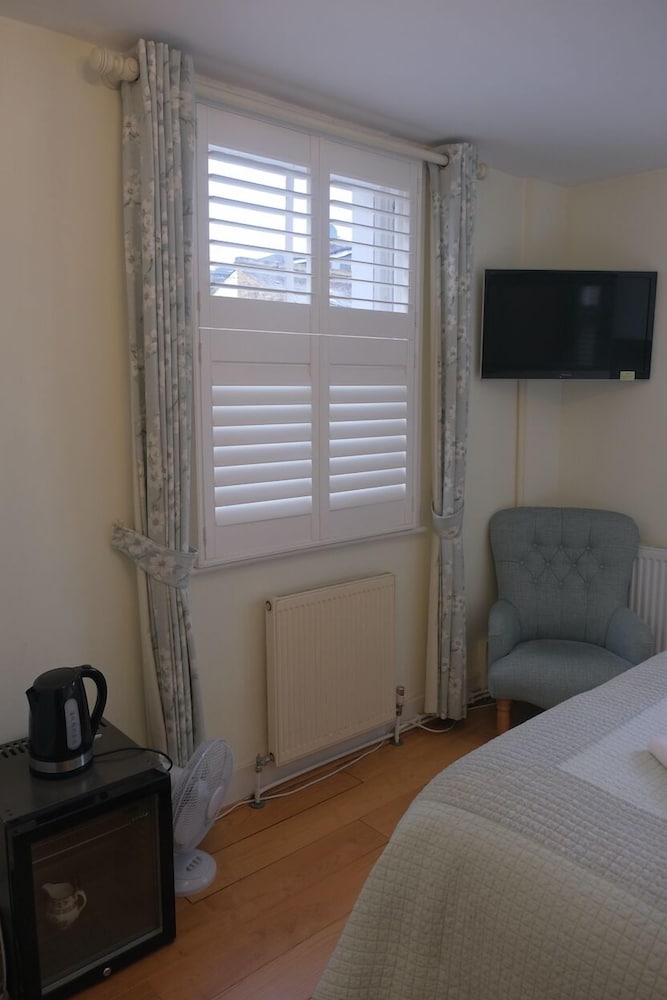 Goodenough Guesthouse 8/15