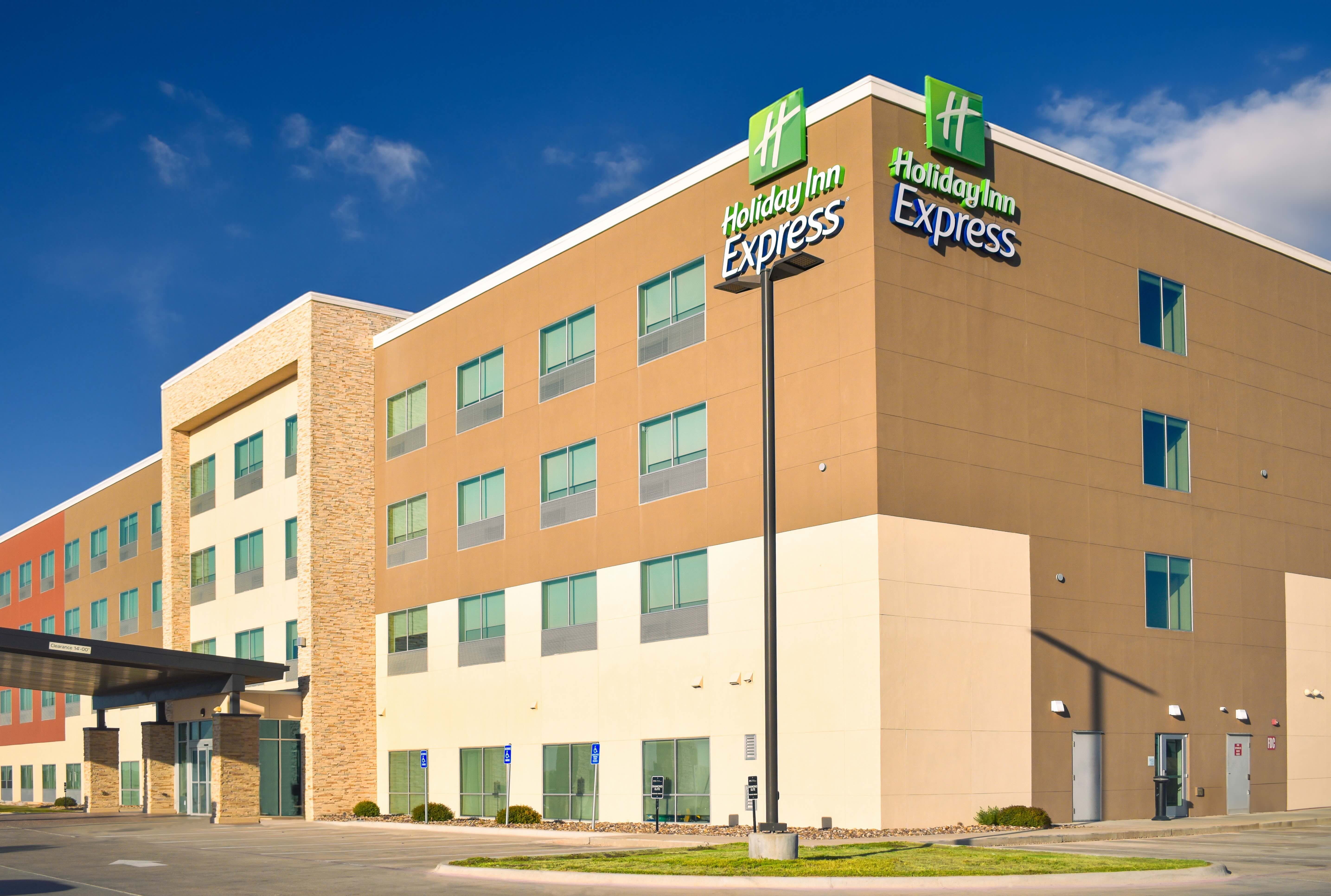 Holiday Inn Express Kermit 2/40