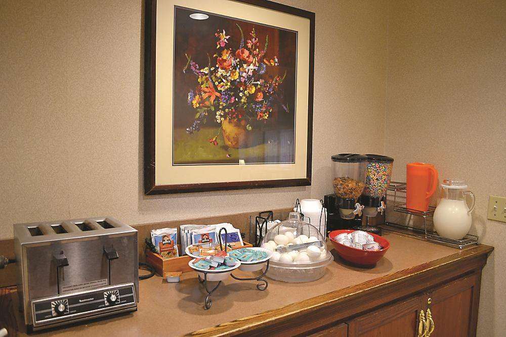 Days Inn by Wyndham Pleasant Prairie Kenosh 14/55