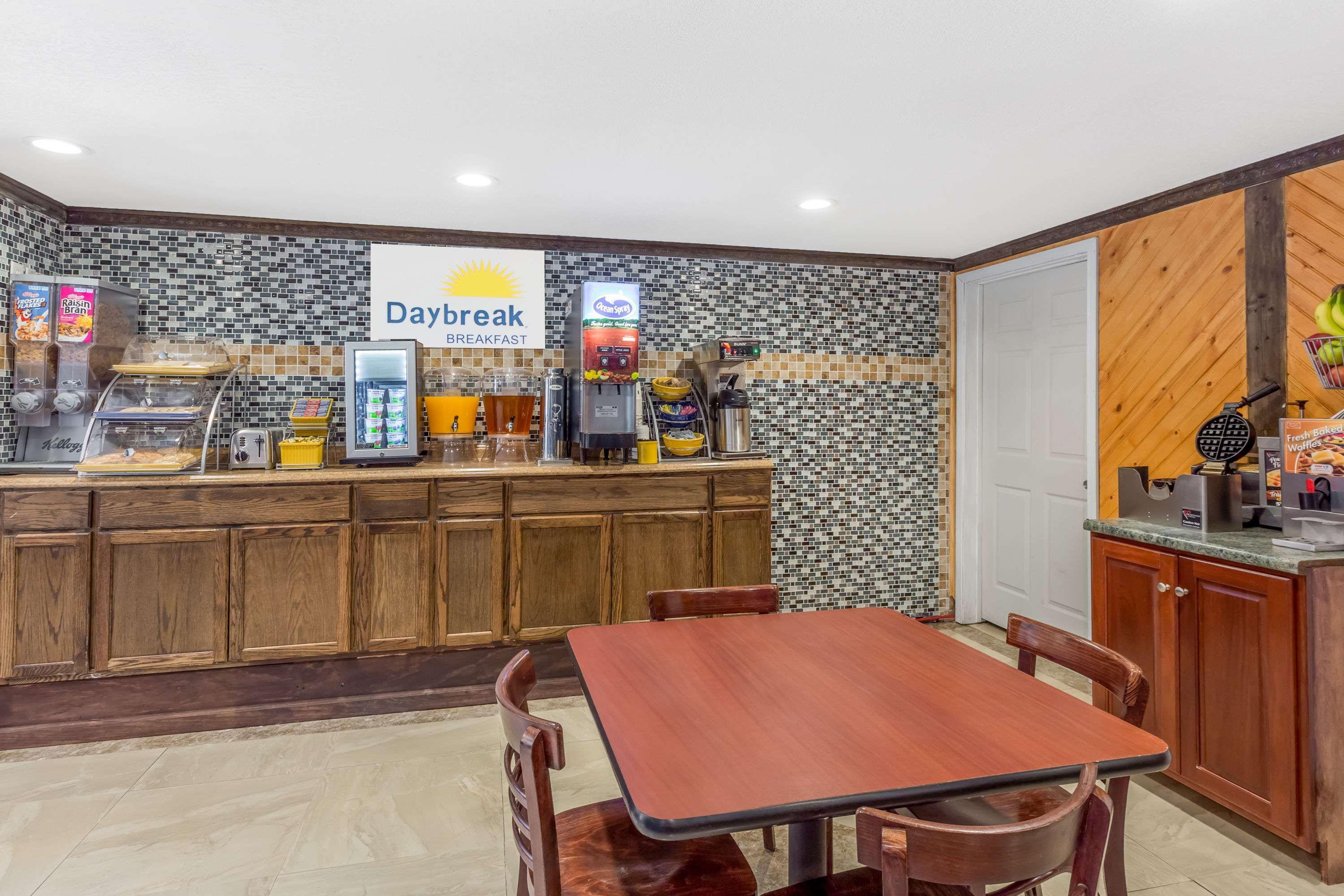 Days Inn by Wyndham Lavonia 10/15