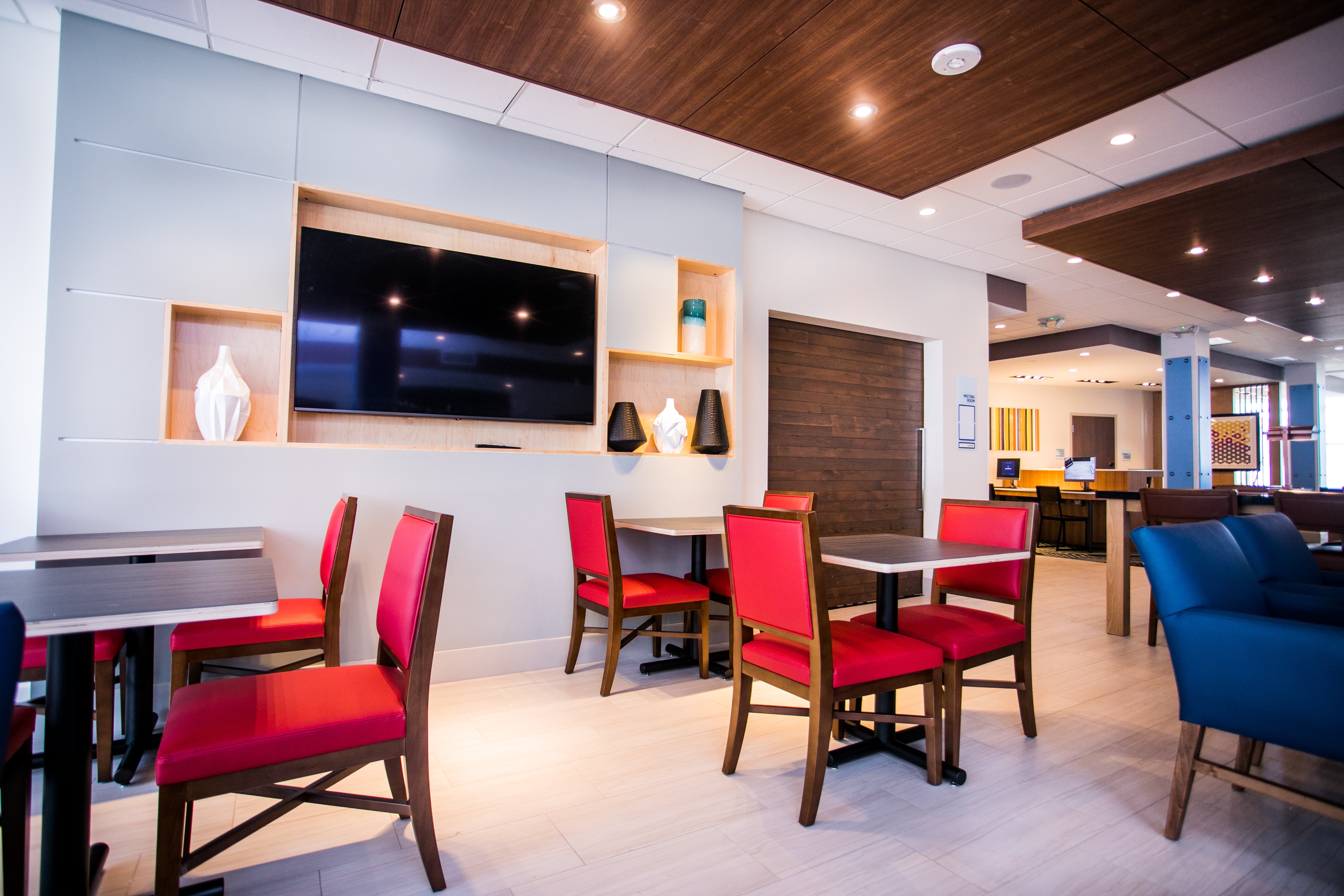 Holiday Inn Express & Suites Rehoboth Beach 43/51