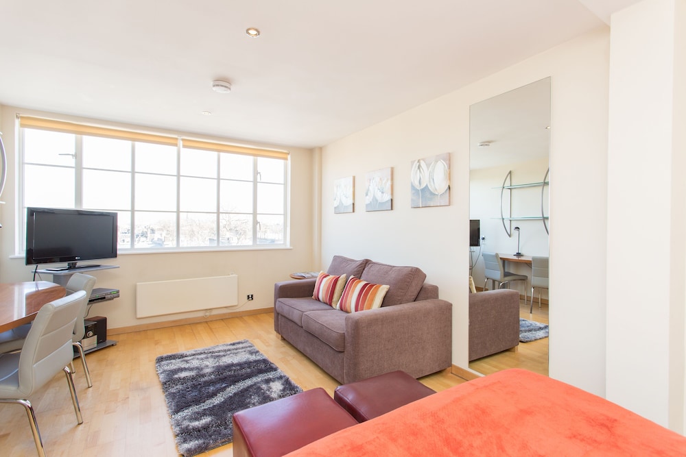 Roland House Apartments 33/54