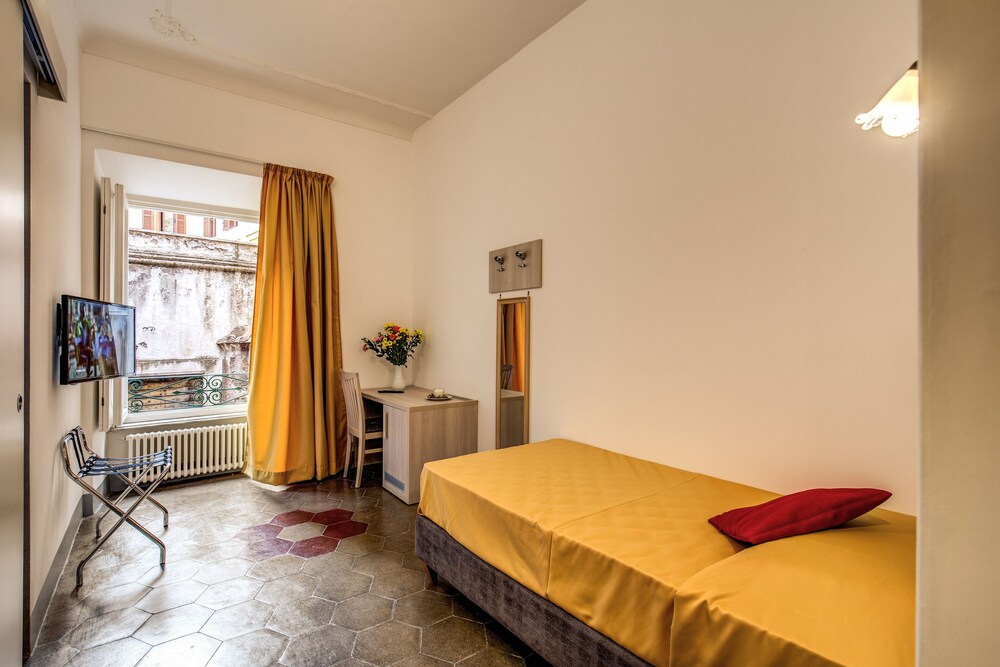 Single, King Bed, External Bathroom