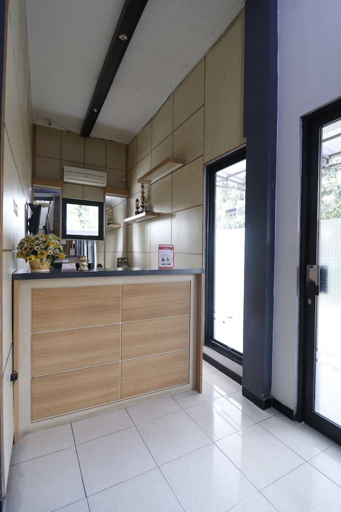 Reddoorz Plus Near Undip Tembalang 8/47