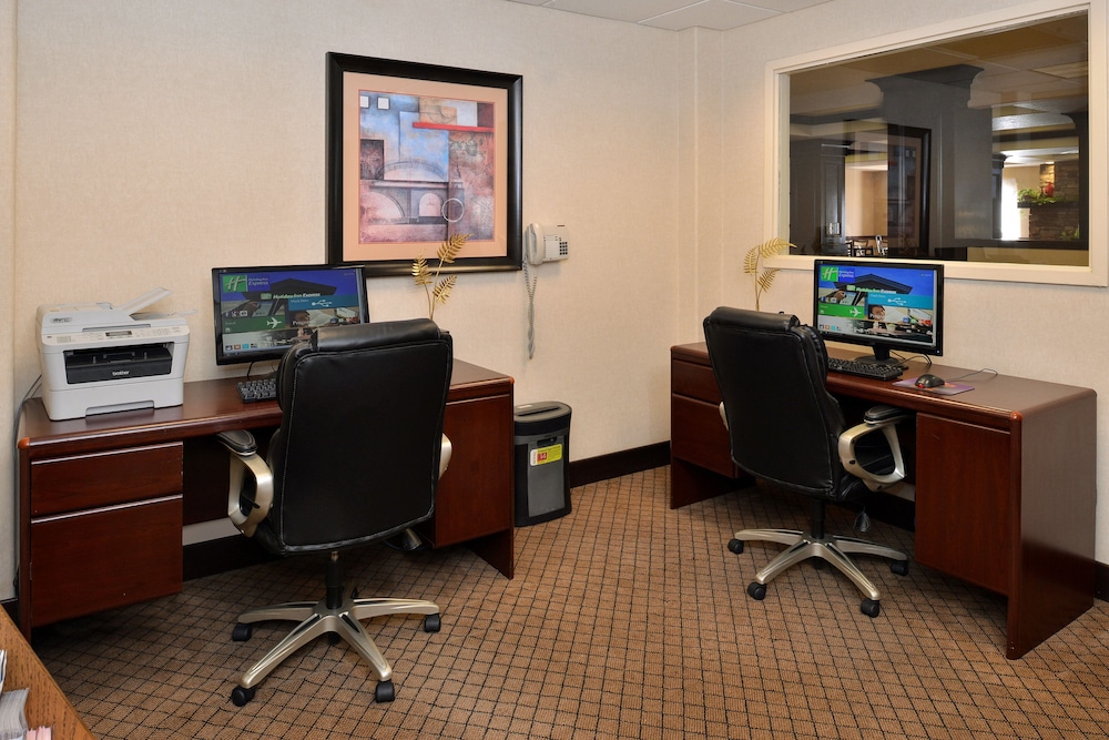 Holiday Inn Express Hotel & Suites Lincoln-Roseville Area 56/71