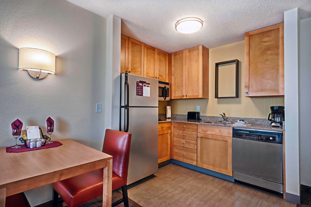 Residence Inn Mt Laurel At Bishop S Gate 25/40