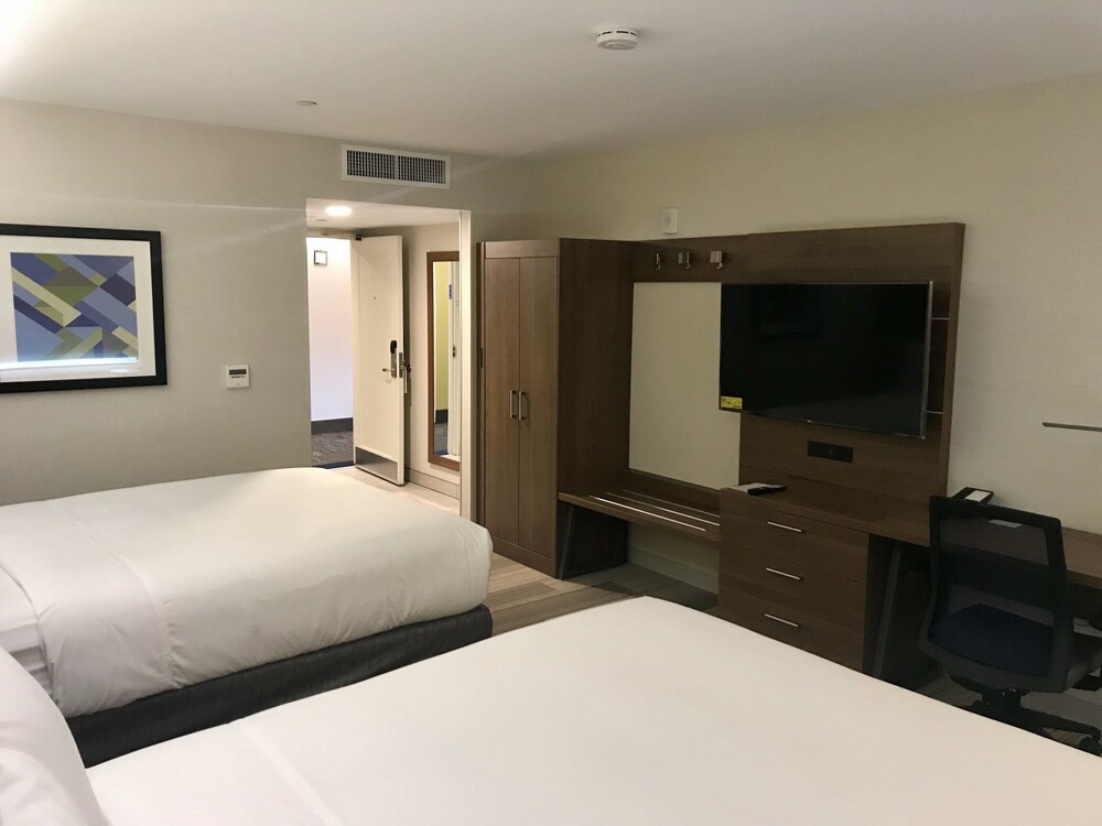 Holiday Inn Express Hotel Suites Pasadena Colorado Boulevard 17/59