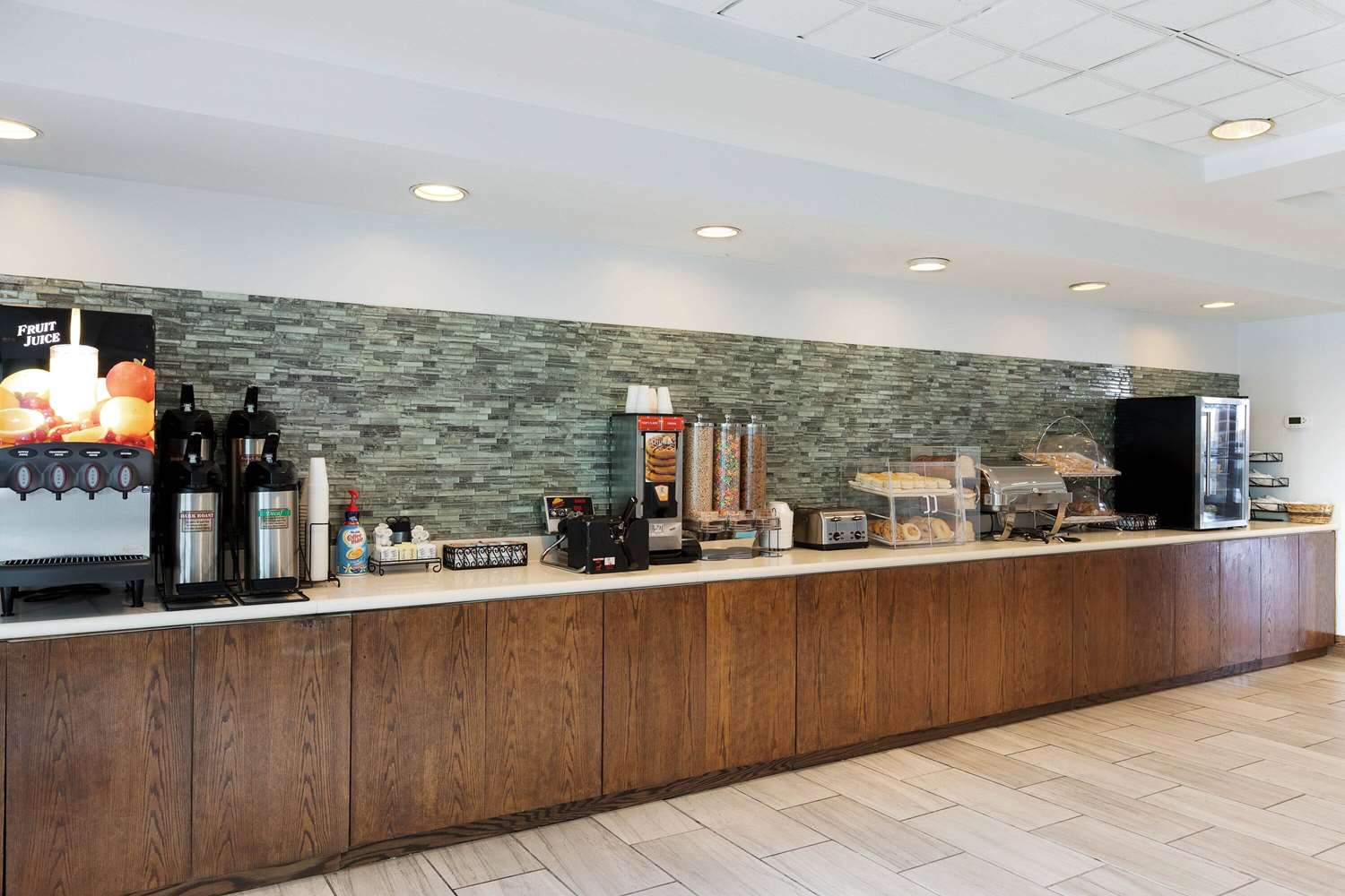La Quinta Inn & Suites by Wyndham Omaha Airport Downtown 3/25