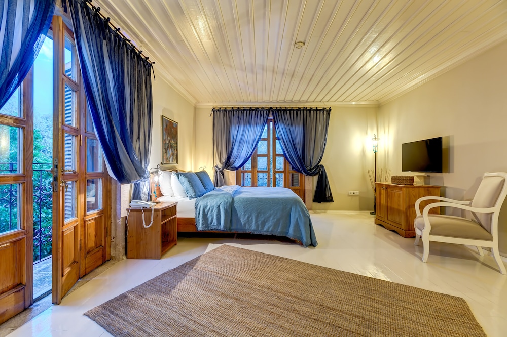 Jade Residence 8/50