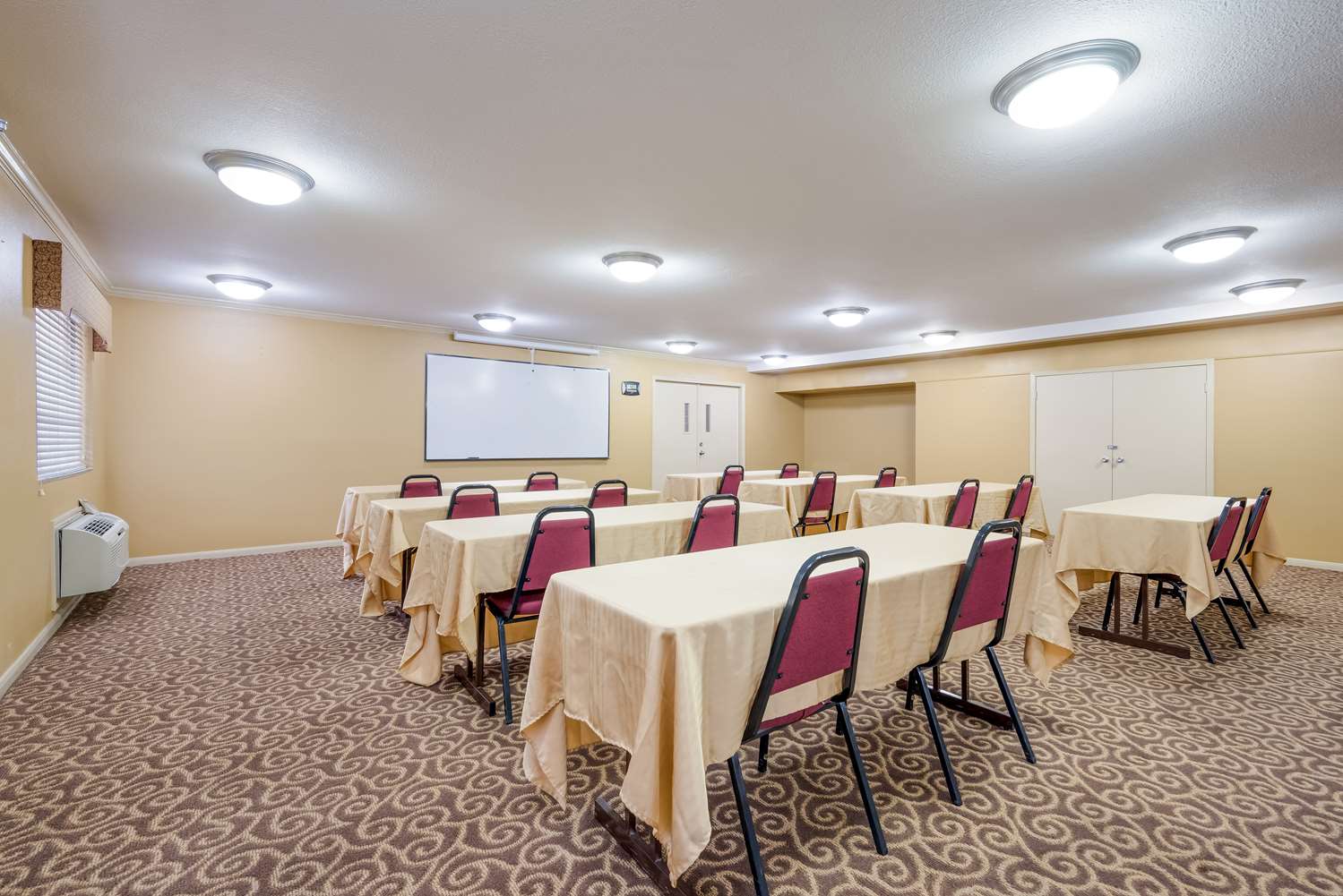 Surestay Hotel By Best Western Deer Park 26/31