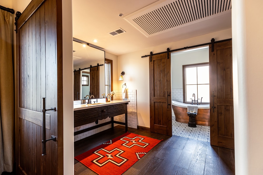 Bishops Lodge Ranch Resort And Spa 9/84