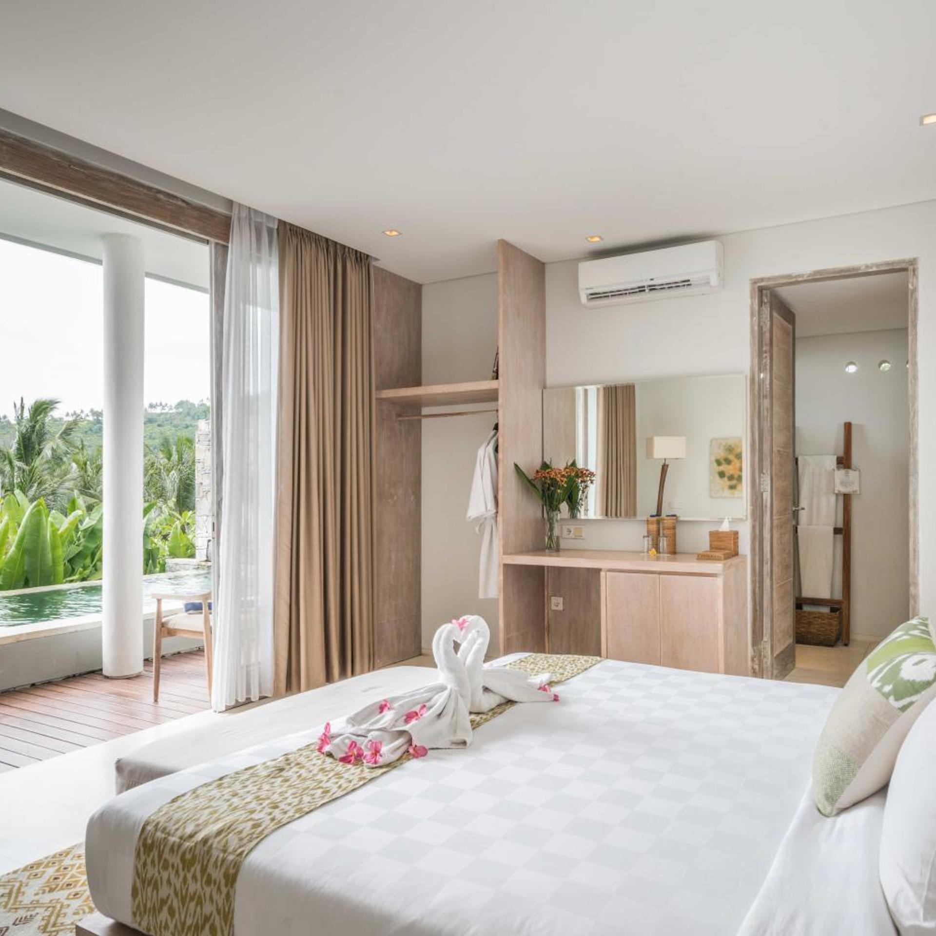 Pool, Deluxe, Balcony